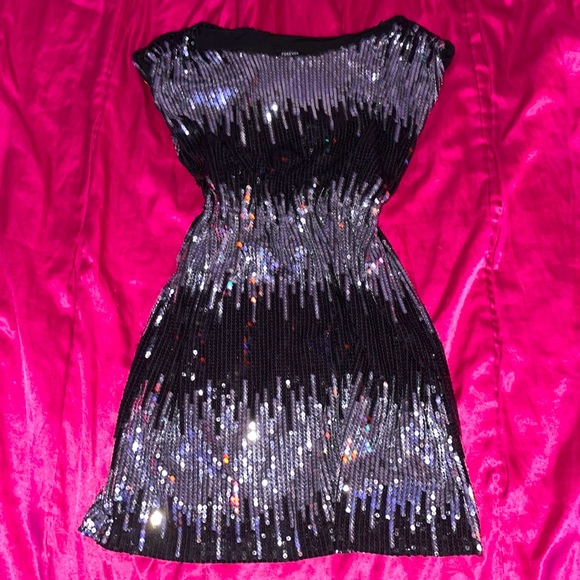 Forever 21 Dresses & Skirts - Forever 21 Sequin Dress 🖤✨